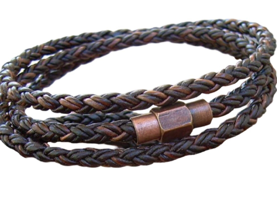 手作りの三重レザーブレスレット