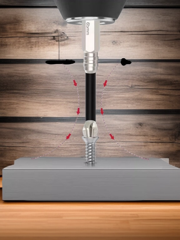 드라이버에 장착된 십자비트 모습