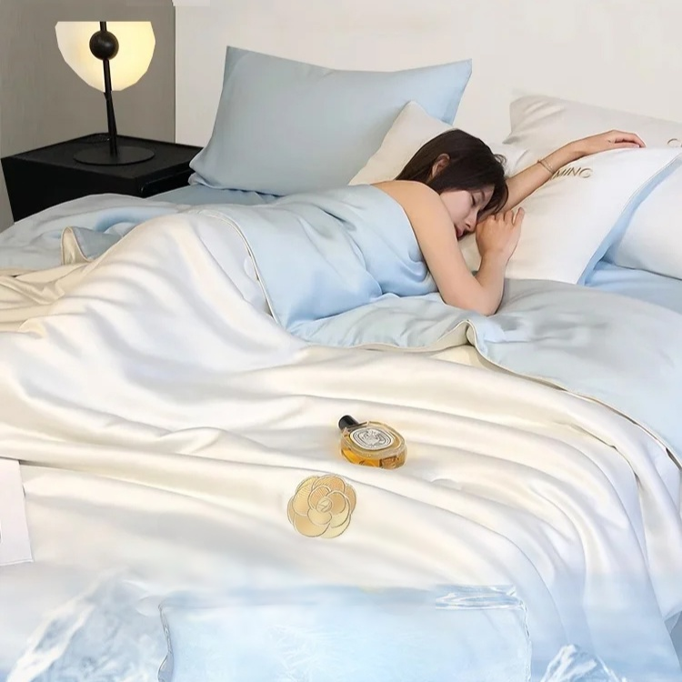 ウォッシャブルアイスシルク刺繍肌掛けふとん