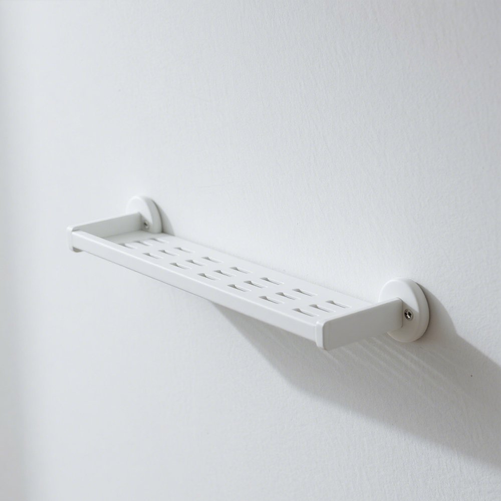 リビングに設置した白い収納ラック