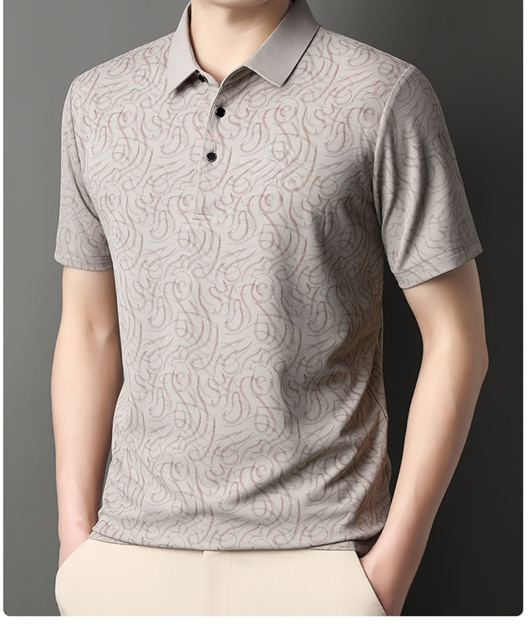 カジュアルコーデに合わせやすい冷感半袖ポロシャツ