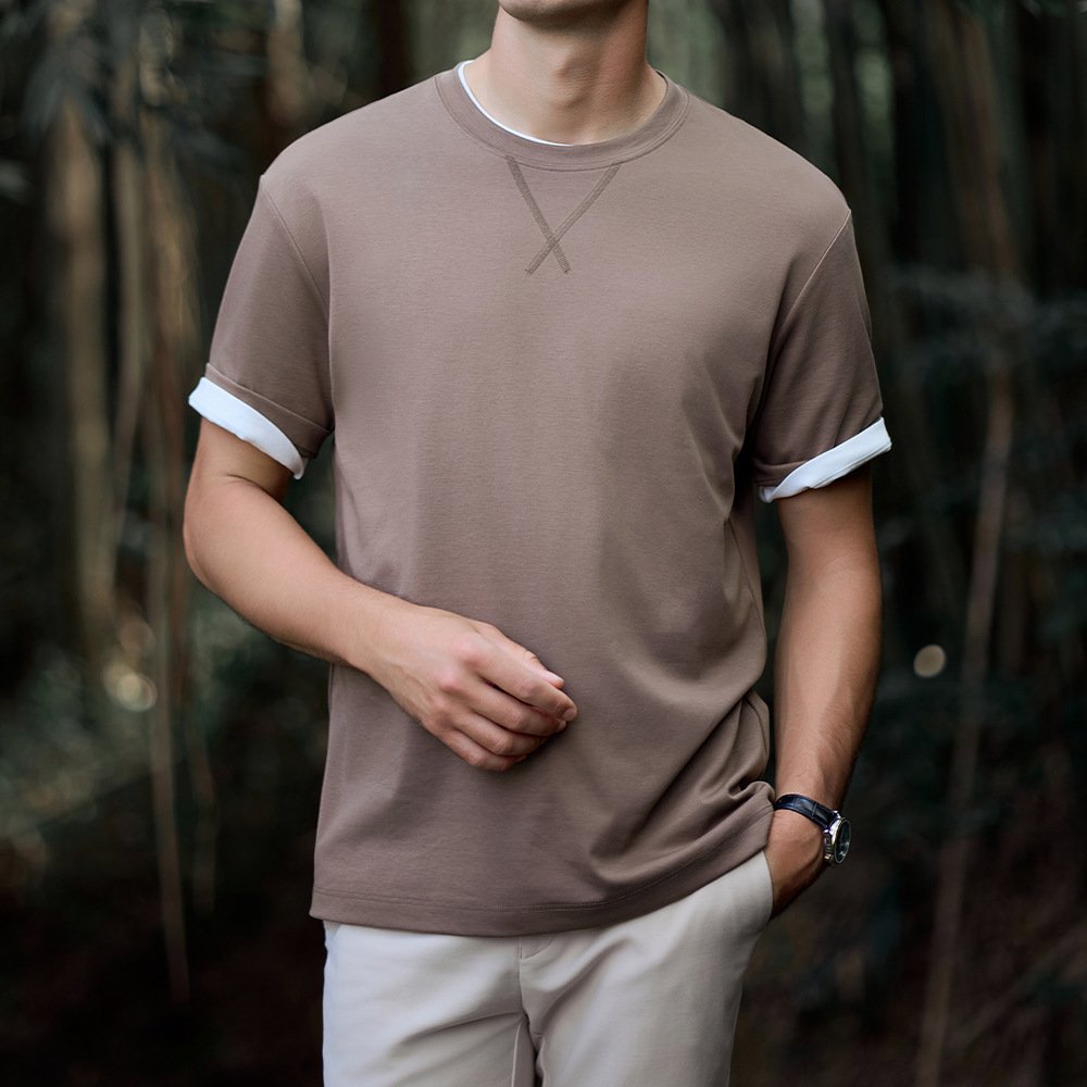 Ärmel sind dünn und schlank mit einem einfarbigen t-shirt