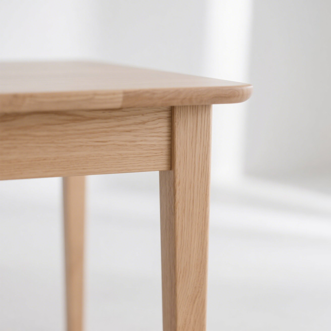 Mesa de comedor cuadrada sencilla de madera maciza