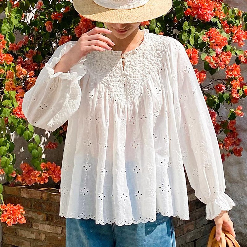 フレンチ刺繡のシャツです