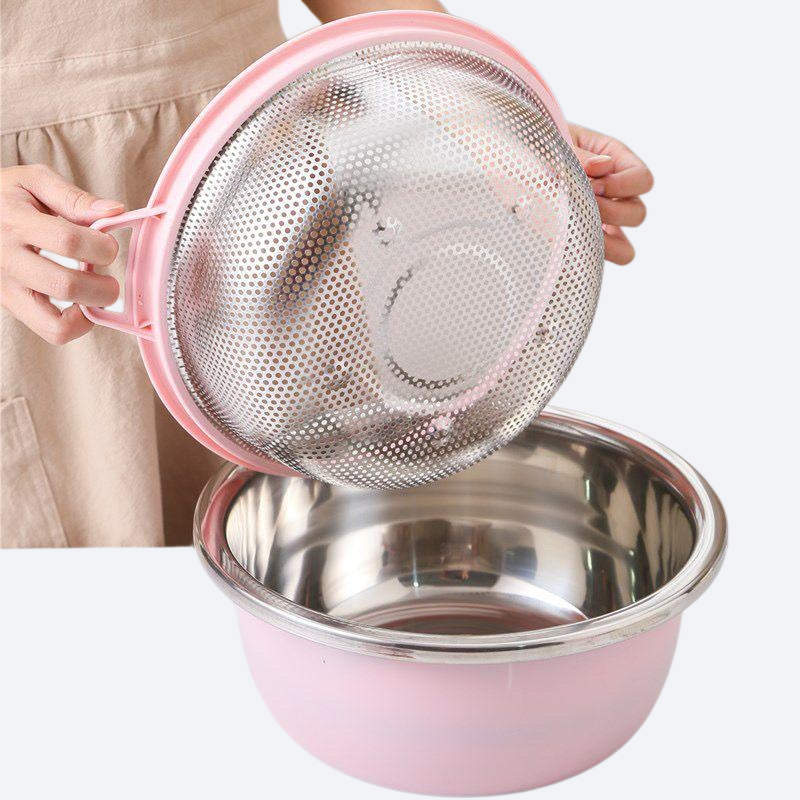 주방에는 스테인리스강 물빼기 대야를 많이 사용한다.