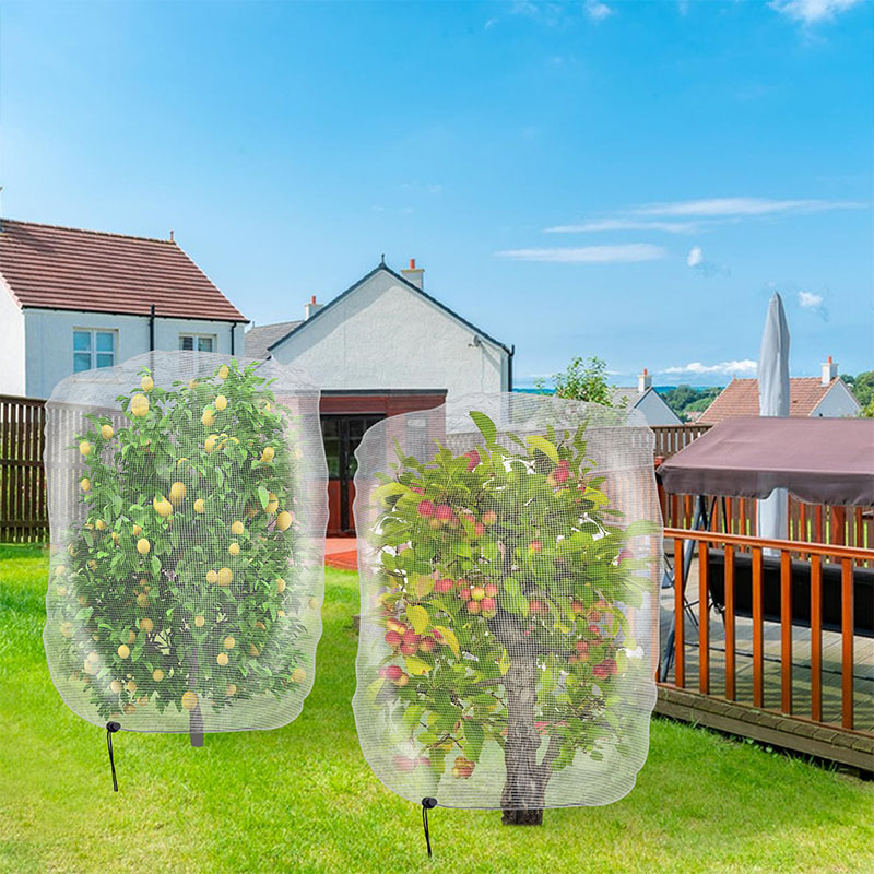 야채 재배 하우스에 설치된 방충망