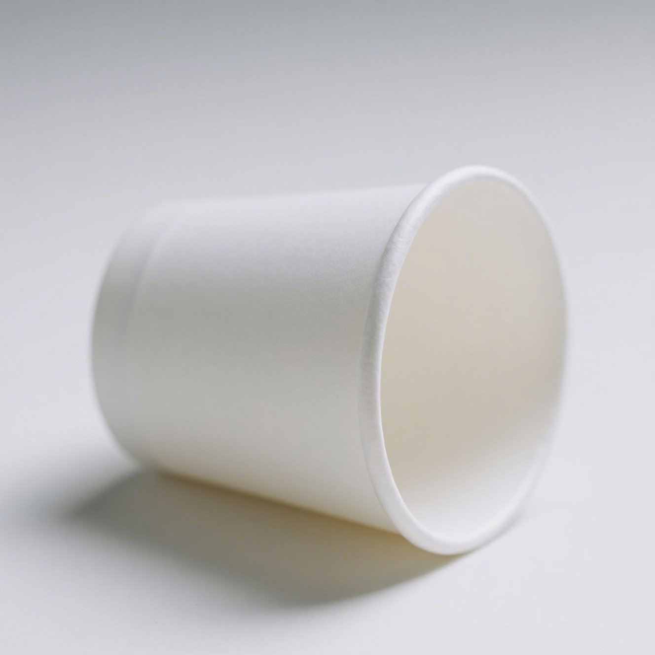 Balení papírových kelímků pro párty a oslavy