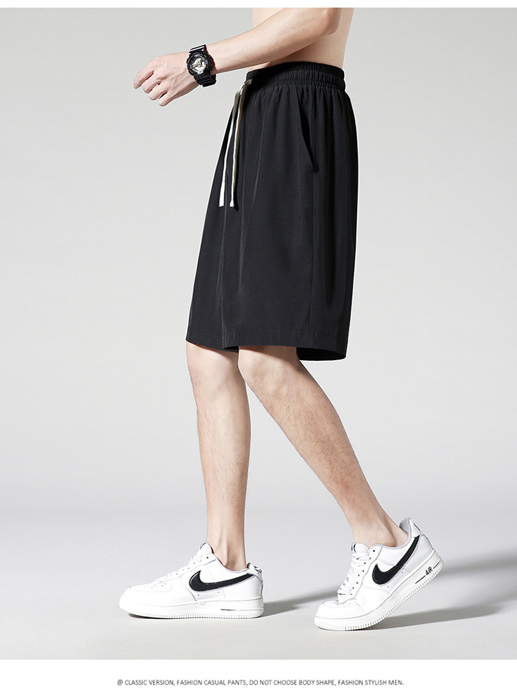 アクティブな男性向けルーズフィットショーツ