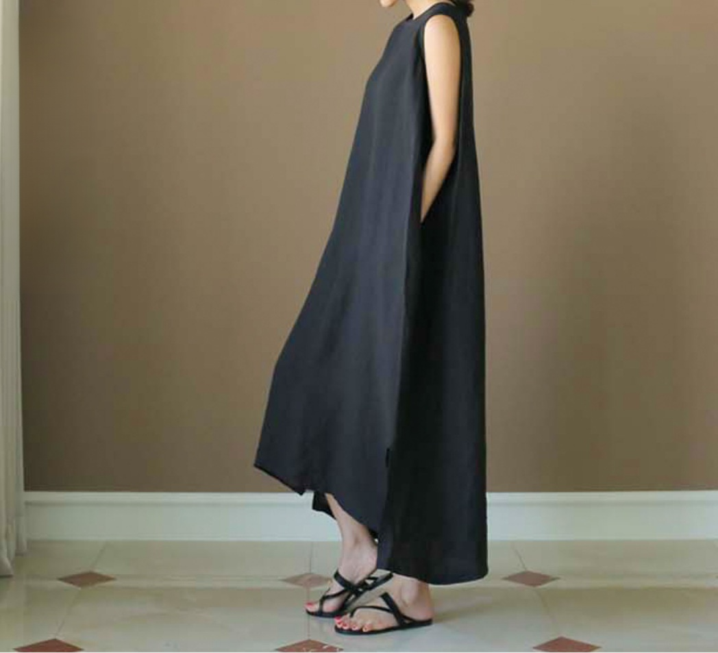 ノースリーブラウンドネックドレス全体像