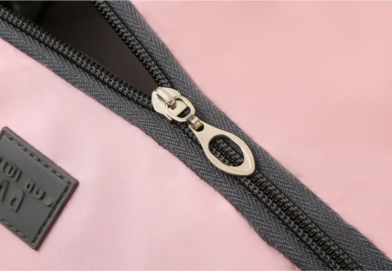 ファスナー付きで中身が見えない収納バッグ