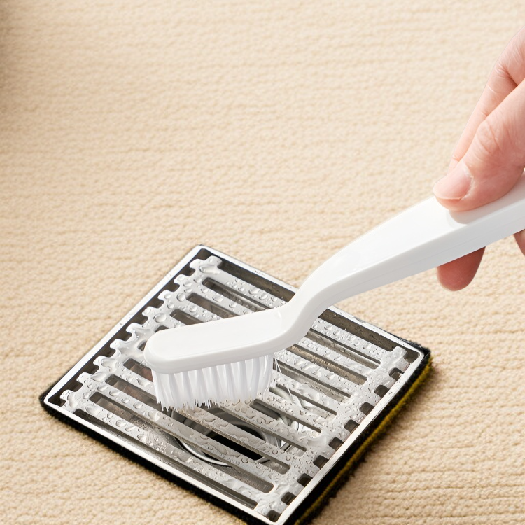 タイル隙間を掃除する多機能ブラシ