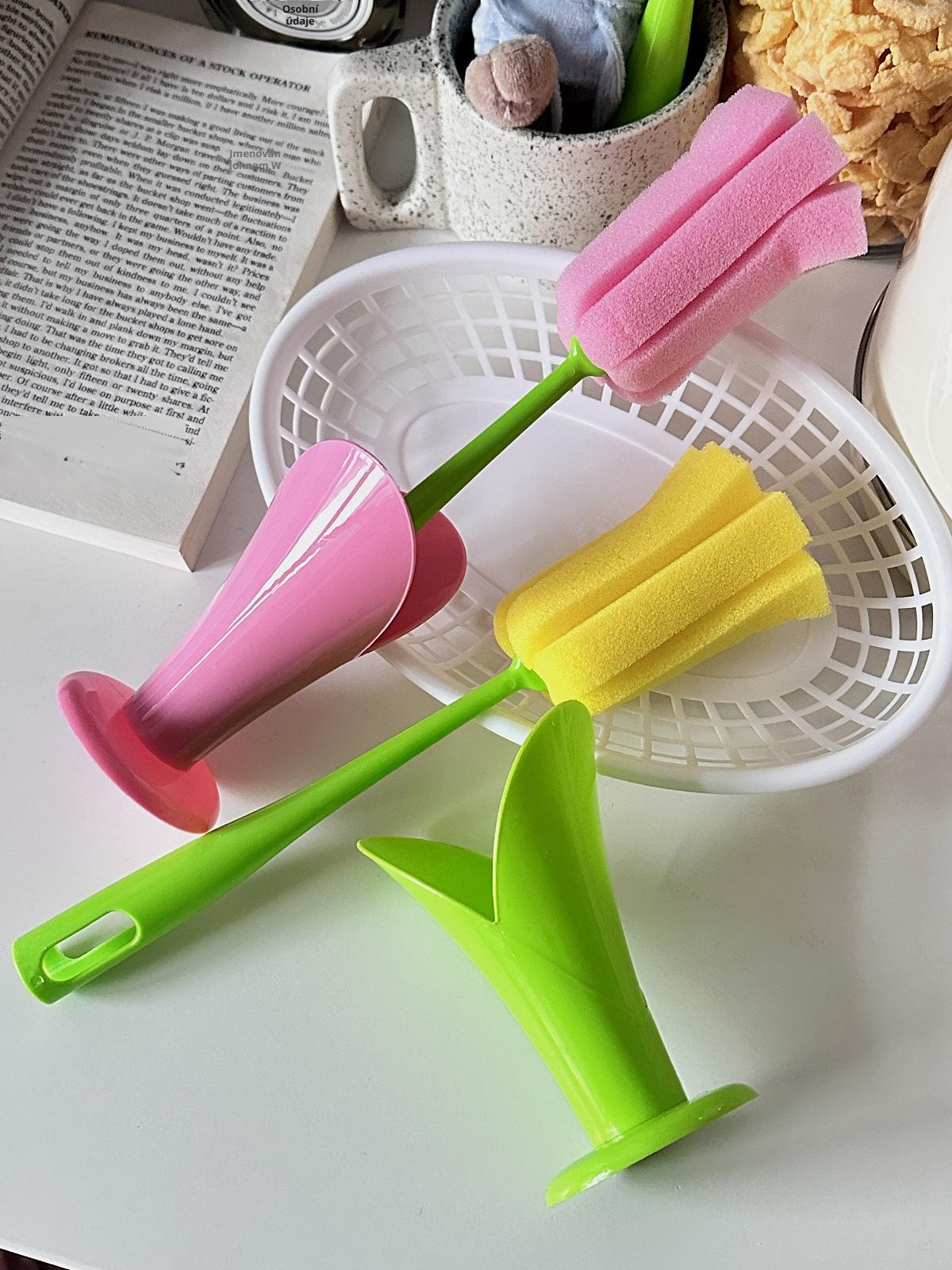 Odnímatelná houbička na rukojeti při čištění