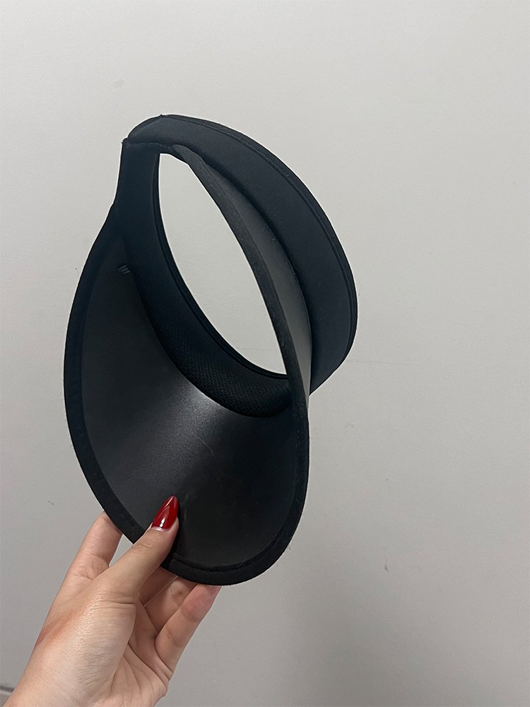 여름에 어울리는 트렌디한 모자 착용샷