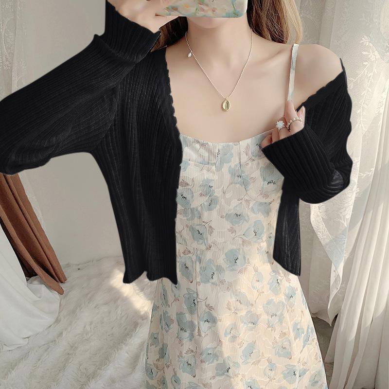 여름 얇은 슬립에 가디건 블라우스 자외선 차단  니트 스커트에 짧은 점퍼를 입는다