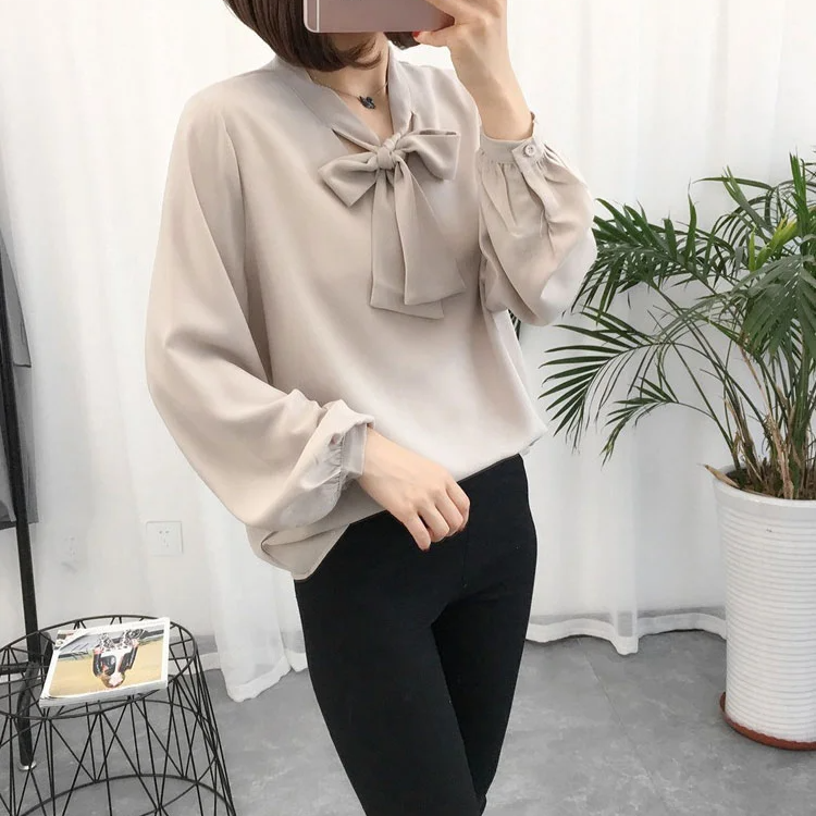 【深Ｖネックブラウス】オシャレ　独特なデザイン　シフォン生地  　サラサラ感　コーデしやすい