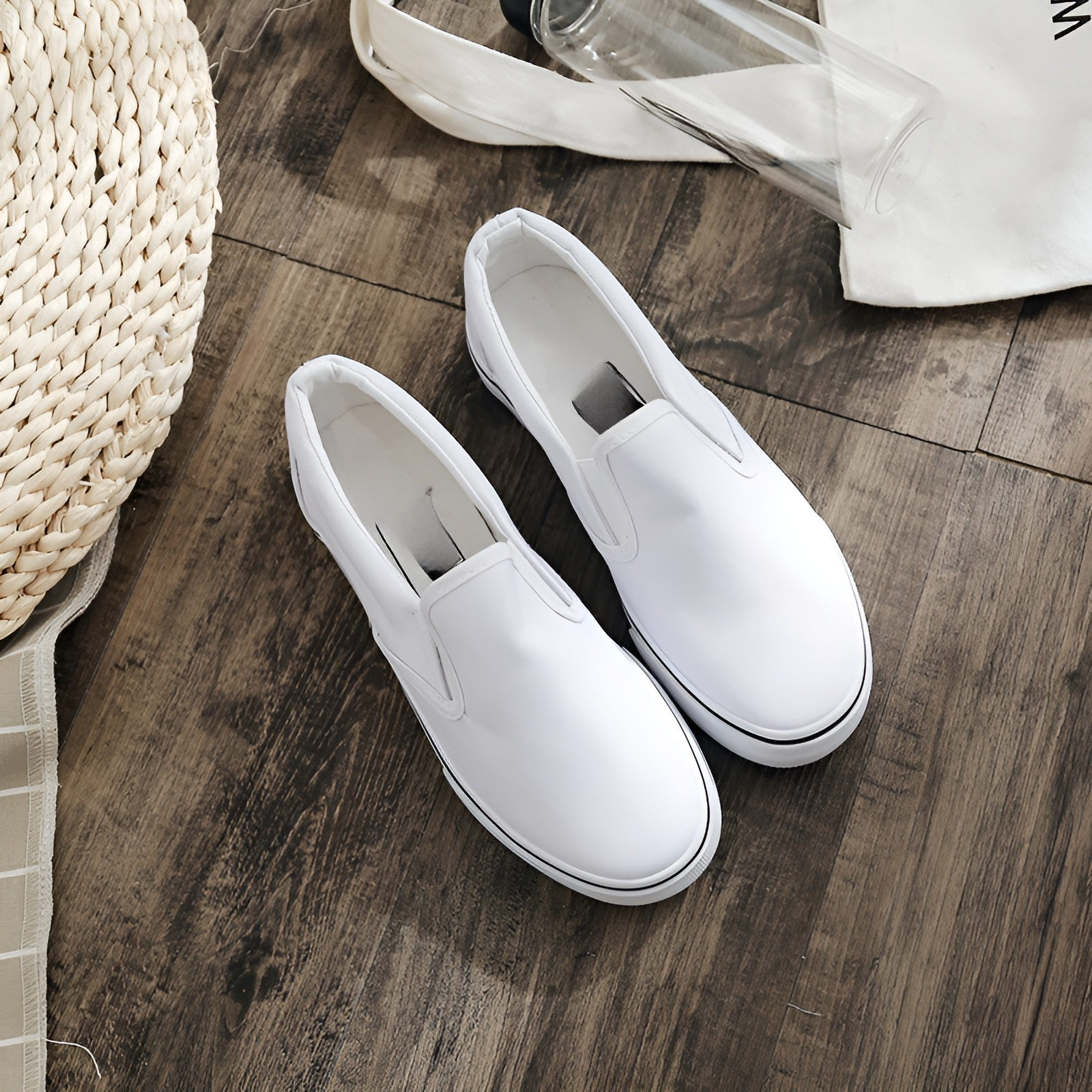 手描きのキャンバスシューズ、白い靴、怠惰なスリッポン韓国版春のカジュアルスポーツシューズ、流行の男性と女性のカップルのカジュアルシューズ、学生の弾性靴