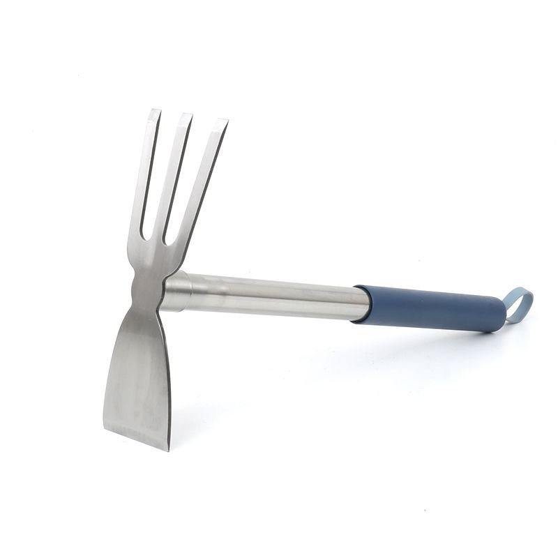 多機能兼用の鉄製レーキと鍬