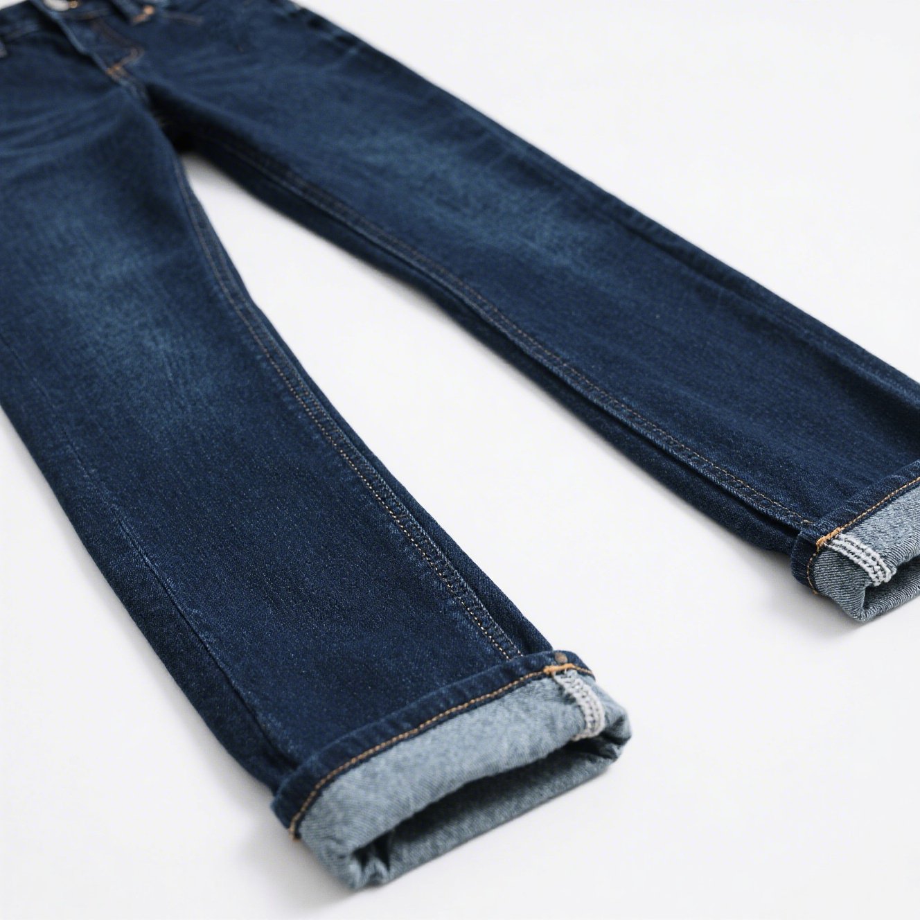 ダークブルーのシンプルストレートパンツ