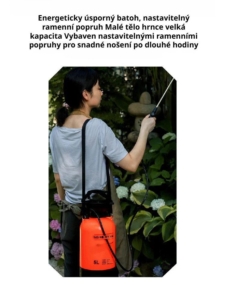 Zahradní konvička při zalévání pokojových rostlin