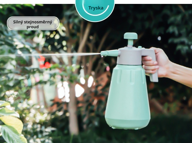 Ukázka použití postřikovače na rostliny