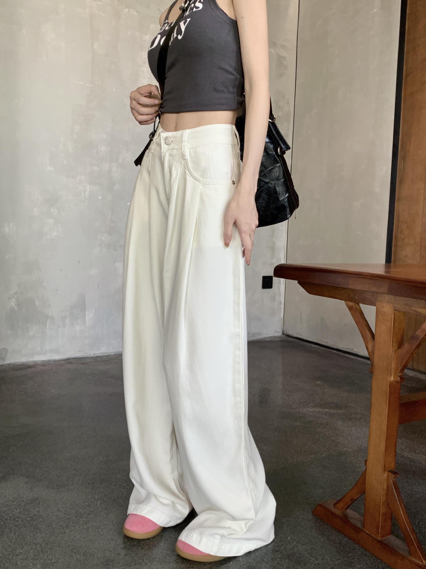 ジョガーパンツスタイルのコーディネート例