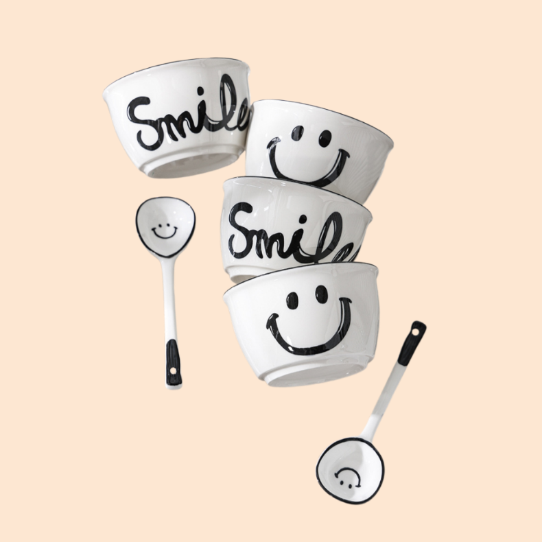 かわいい笑顔の陶器ボウル