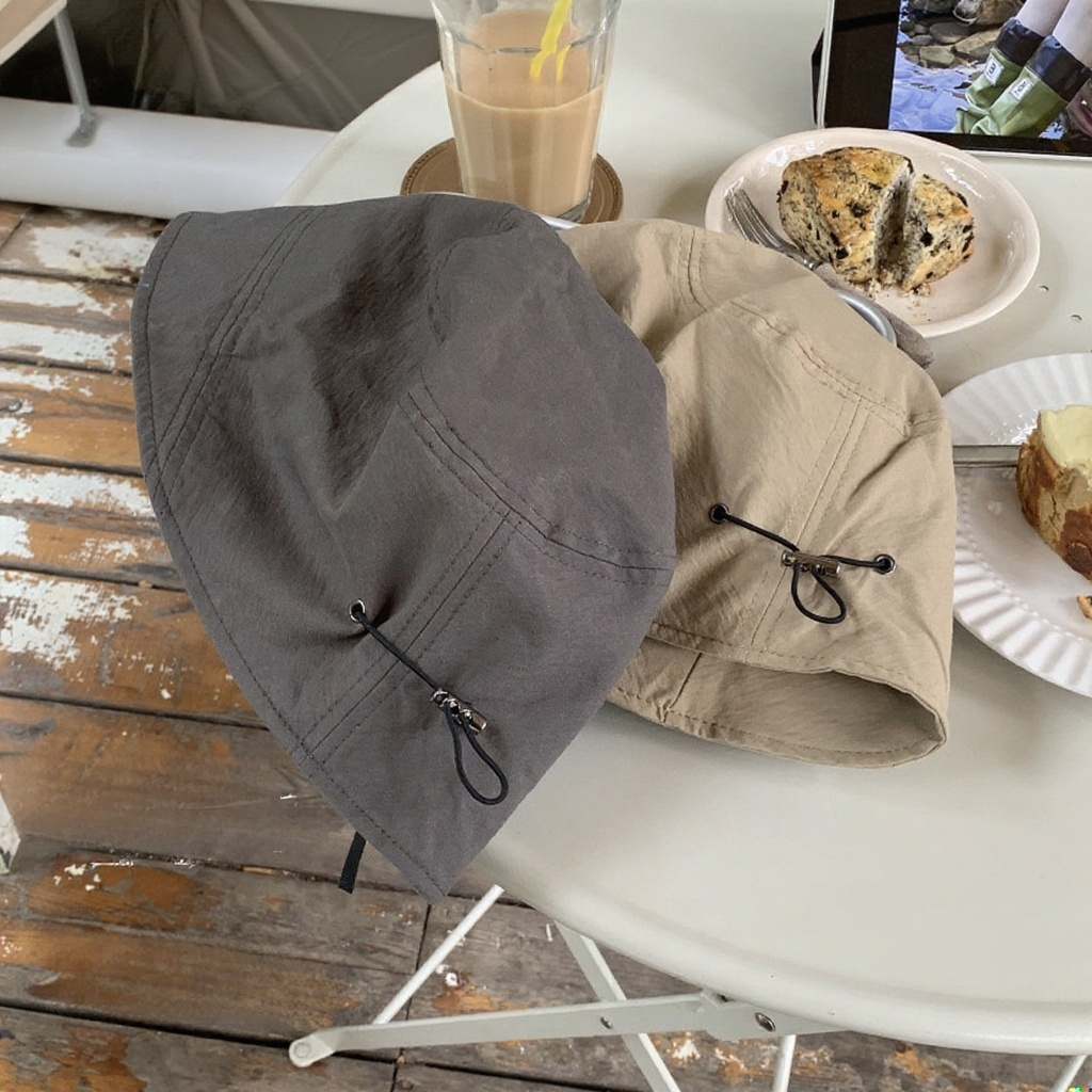 つば広デザインの夏用帽子高画質写真