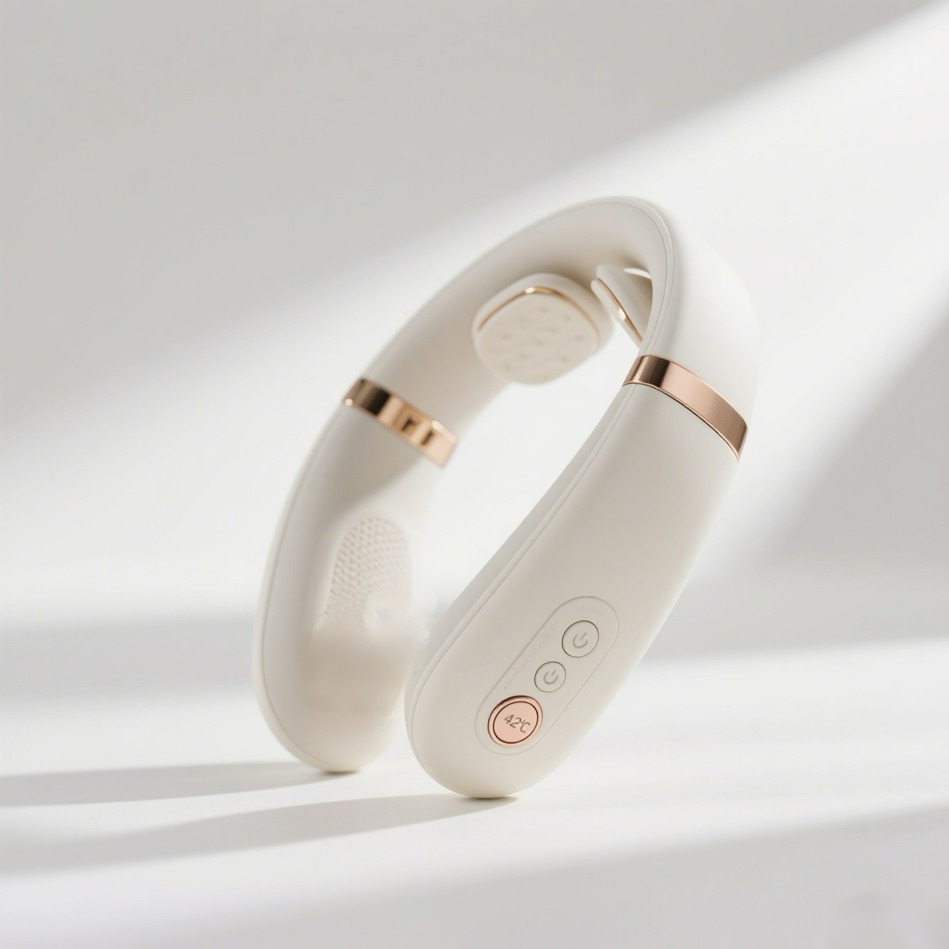 Detailní pohled na přenosný masážní přístroj