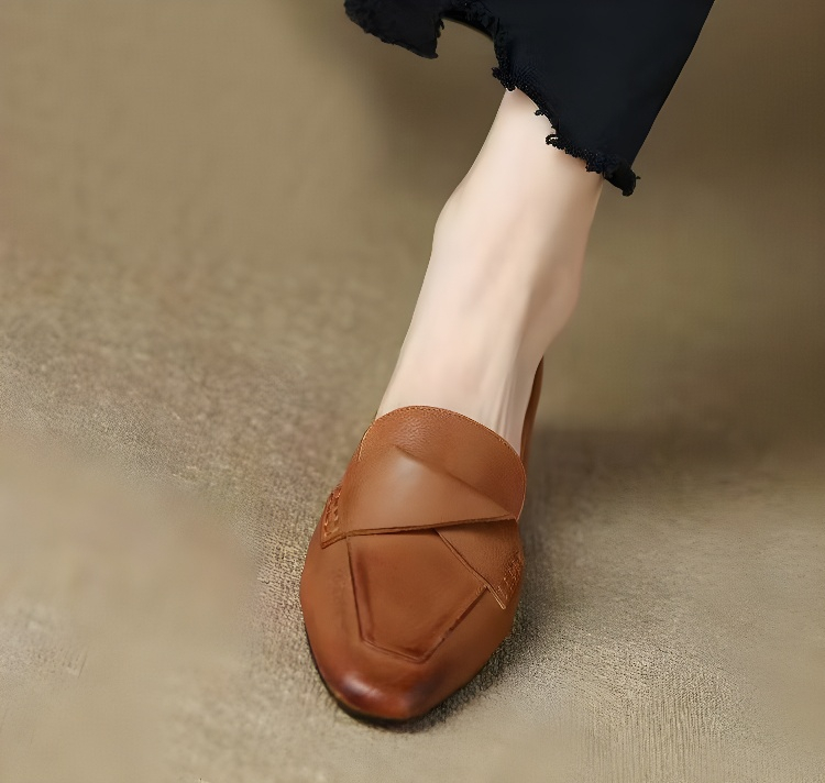 高級感のあるクロスレイヤーローファーのディテール