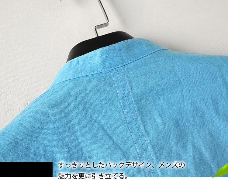 綿麻素材のシャツを着たライフスタイルシーン