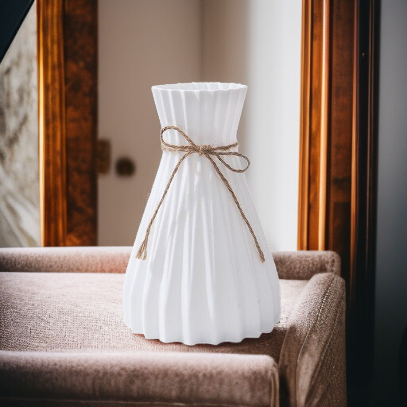 Plastová váza s vodními vlnkami