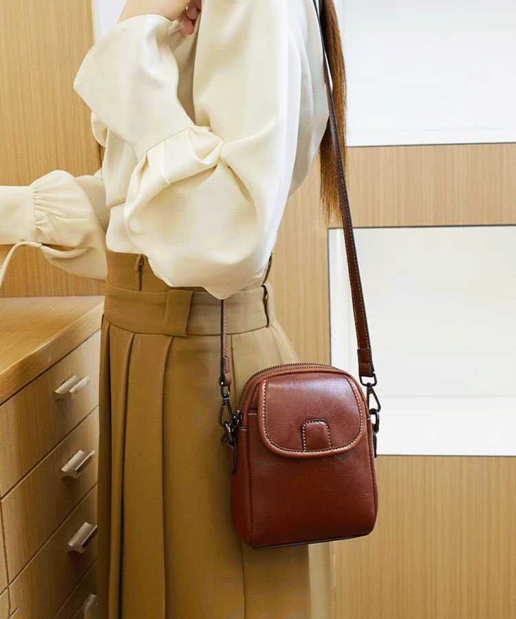 【女優も愛用、レディーススマホ用ミニバッグ】限定半額