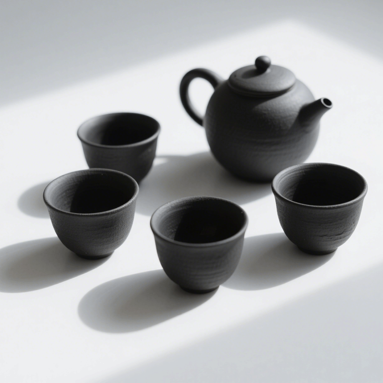 Hochwertige Bone China Teekanne mit stilvollen Tassen