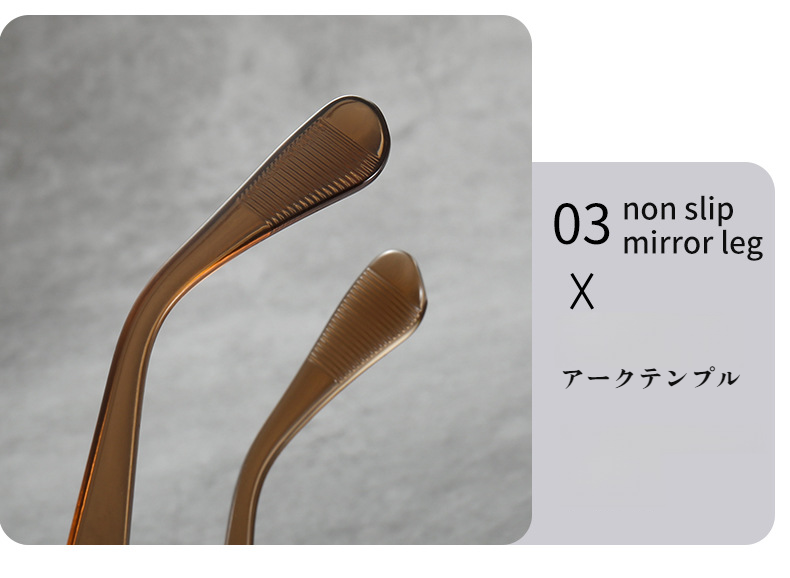 ブラックフレームのスクエアサングラスクローズアップ