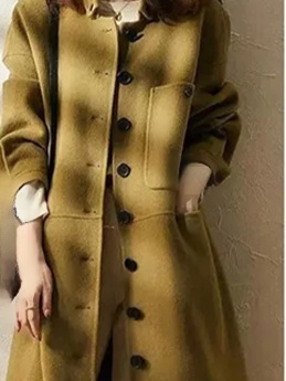 Chic woolen coat.