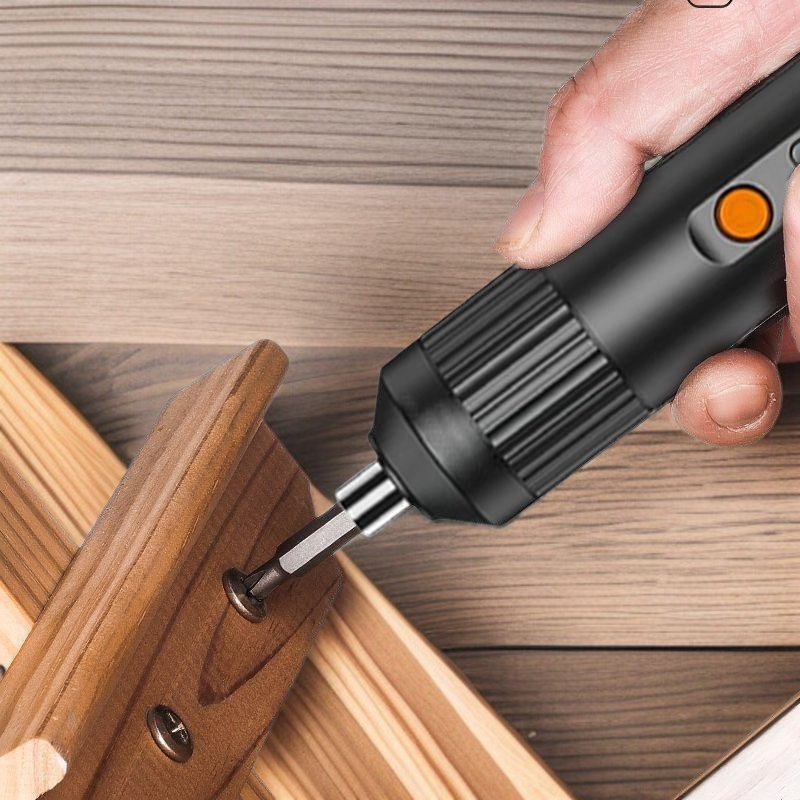 전동 미니 드라이버의 충전 포트 디테일