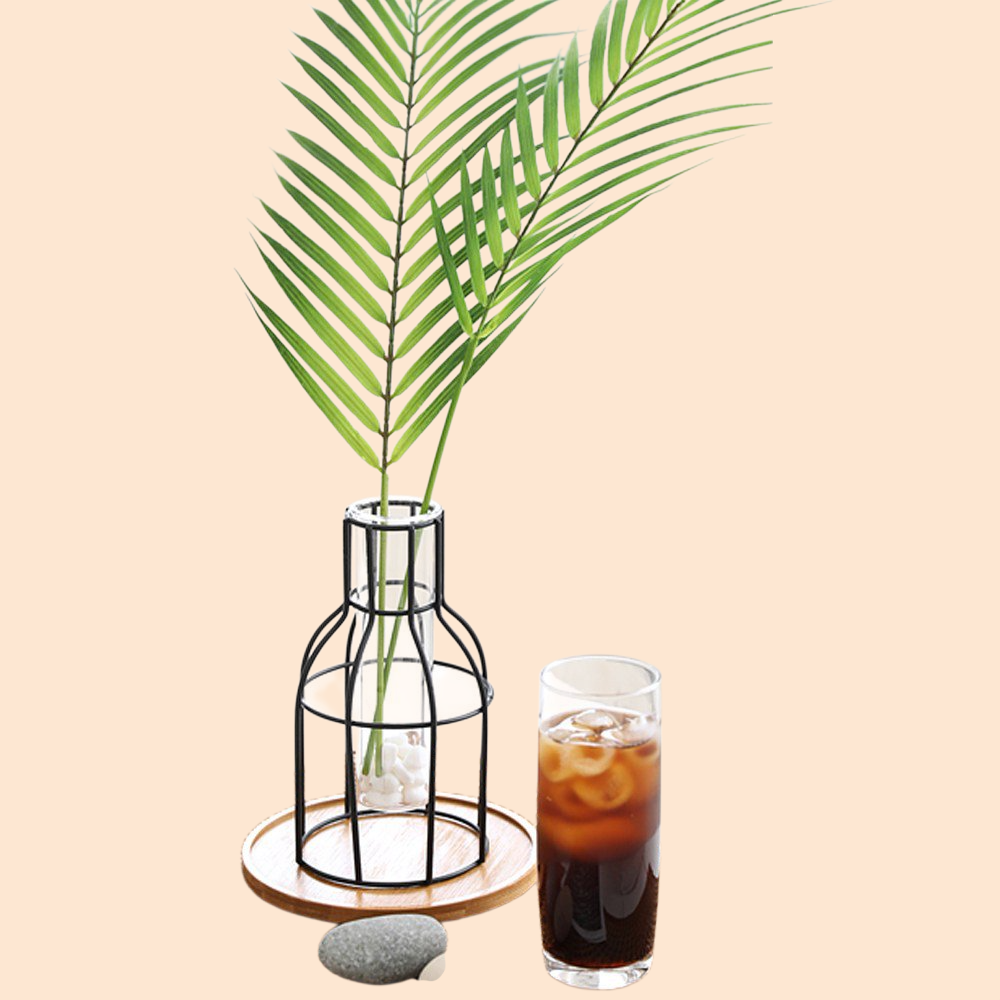 ハイドロカルチャー対応ゴールド花瓶にグリーンを飾る例