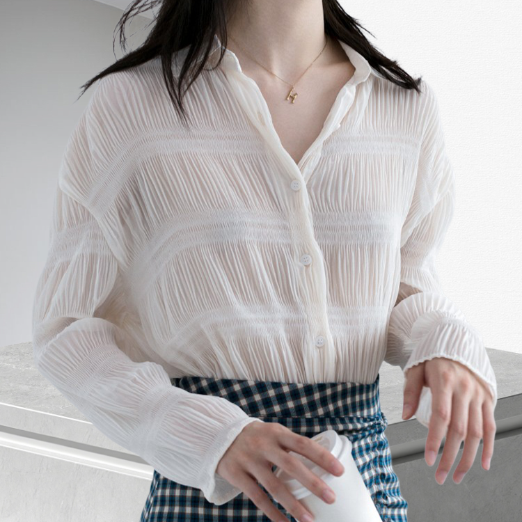 おしゃれなしわのシフォンシャツ     フランス式のだるさ、