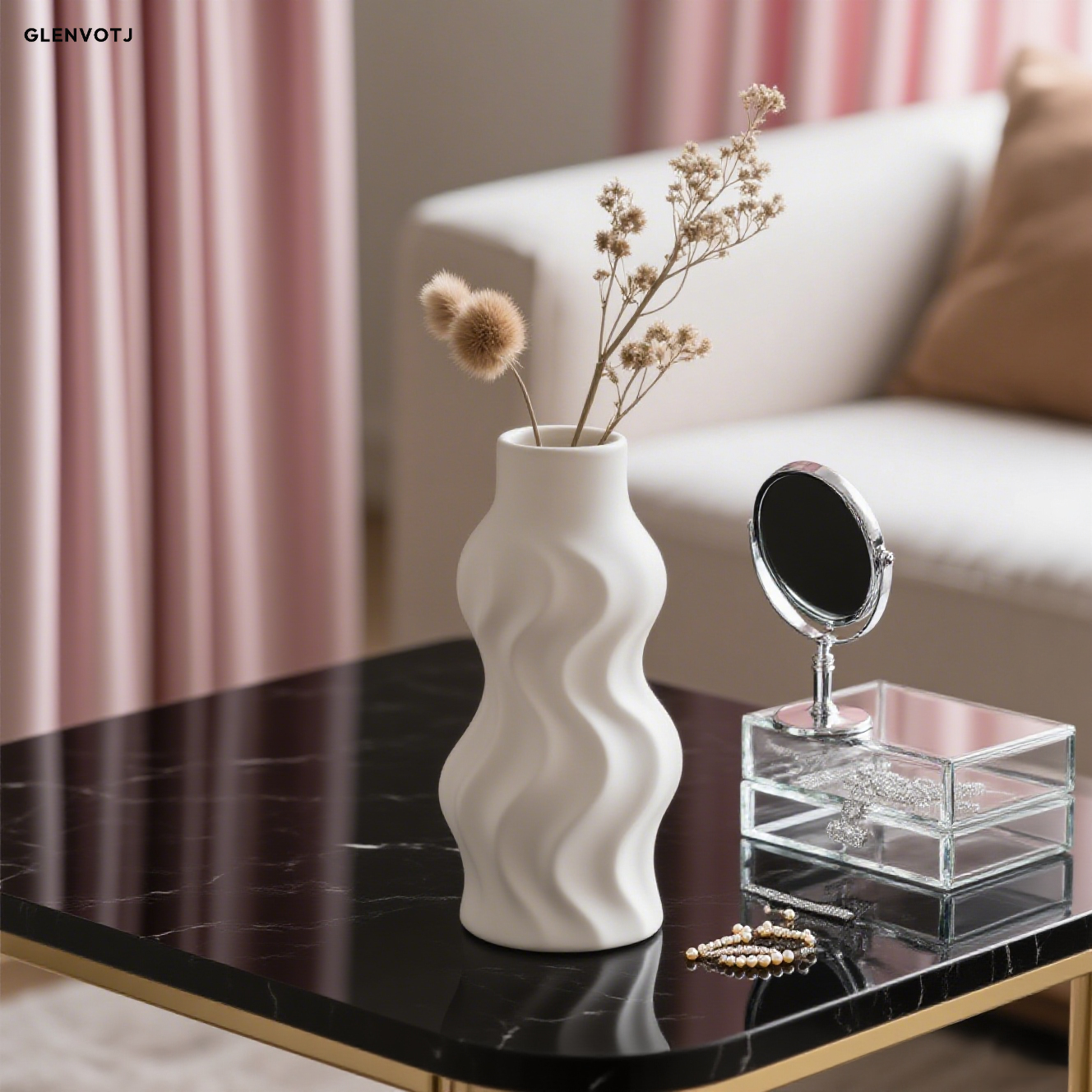 Stylová a jednoduchá dekorativní váza