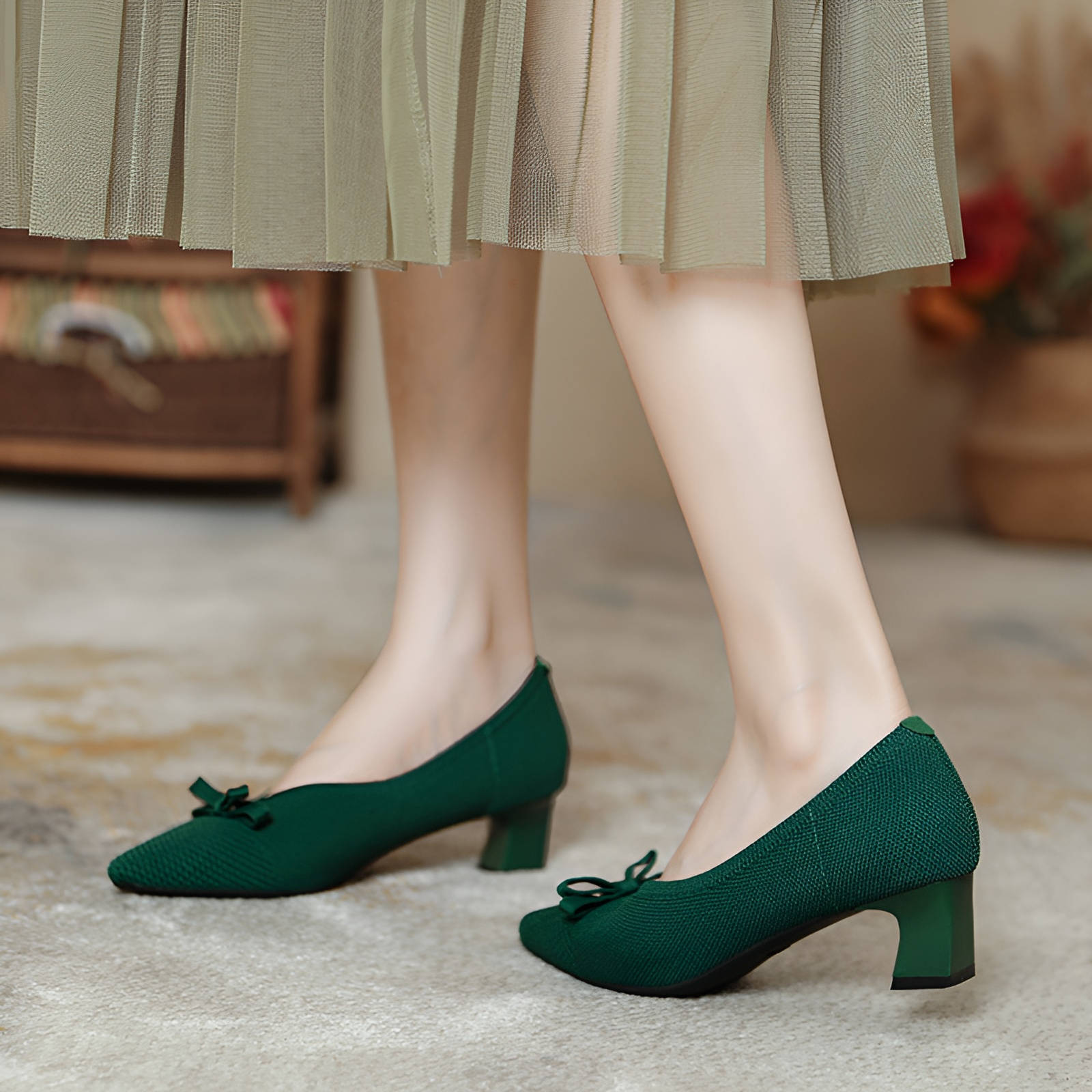 حذاء كعب عالي مع تفاصيل براقة