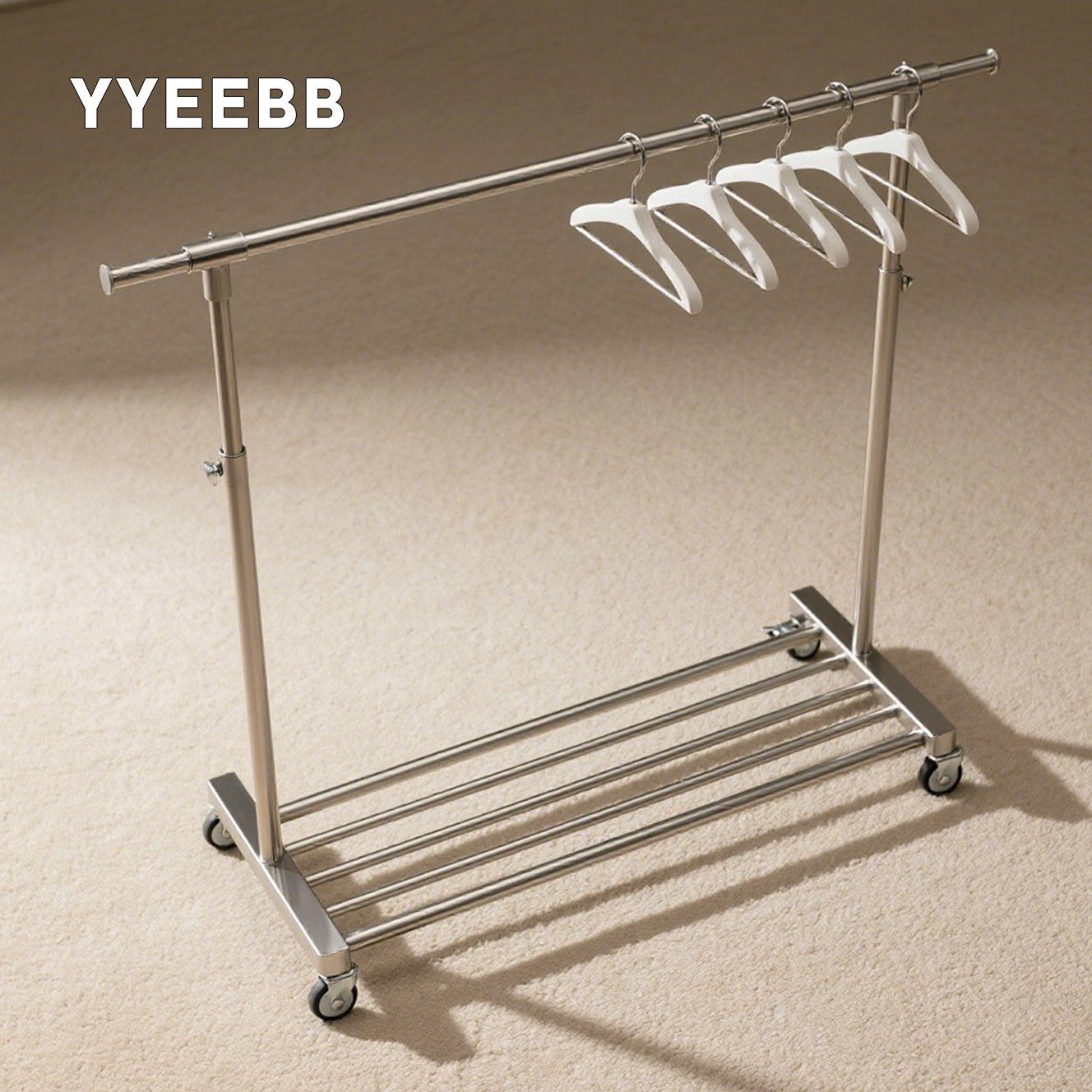 Stojący wieszak na ubrania do suszenia na balkonie