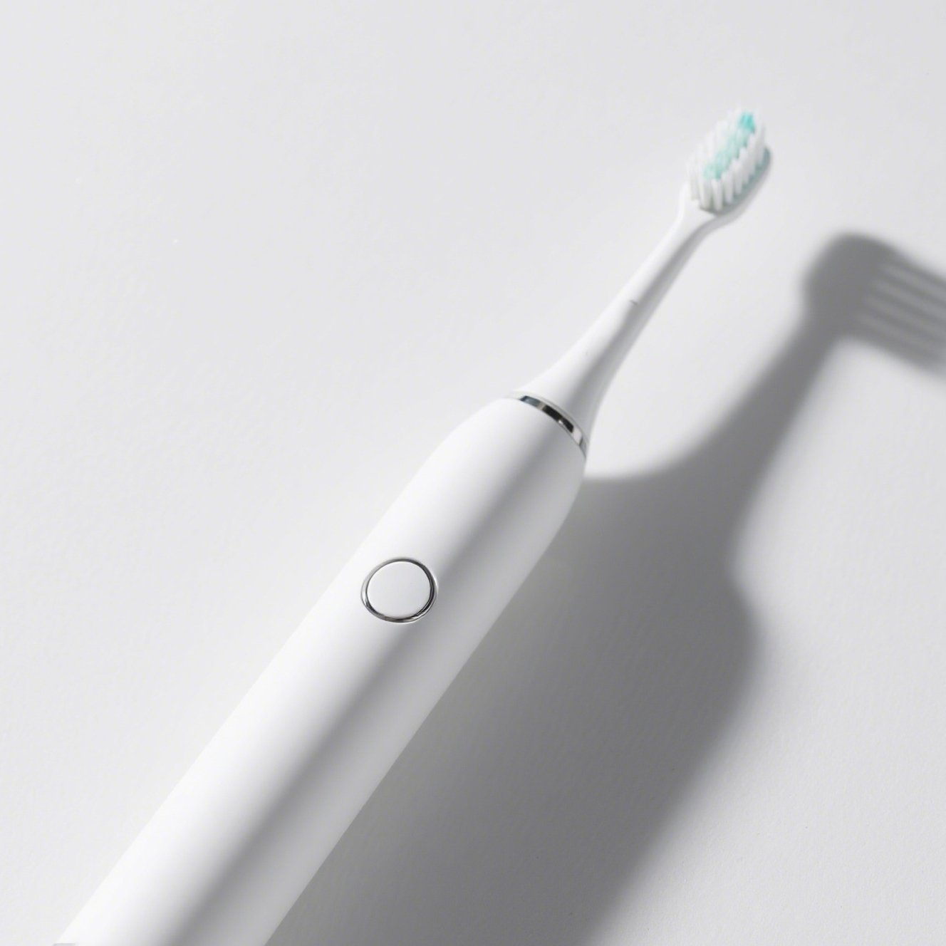 Elektrický kartáček na zuby pro šetrné čištění