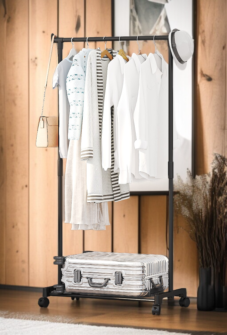 Jednoduchý věšák na šaty a doplňky v domácnosti