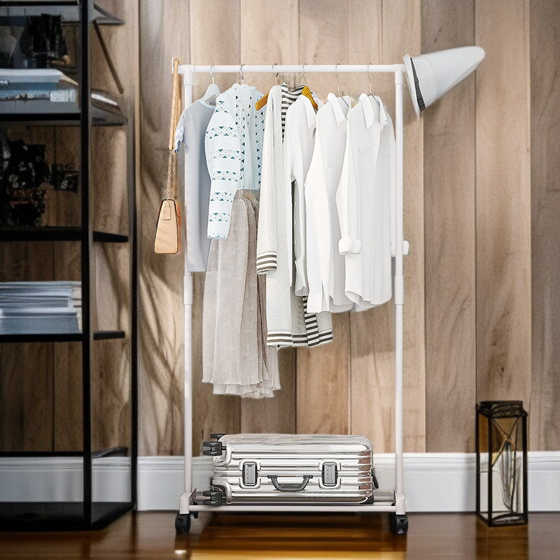 Jednoduchý pojízdný věšák na oblečení a klobouky do ložnice a na balkon.
