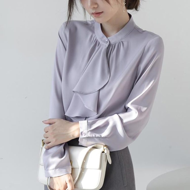 ボウタイ風ブラウス