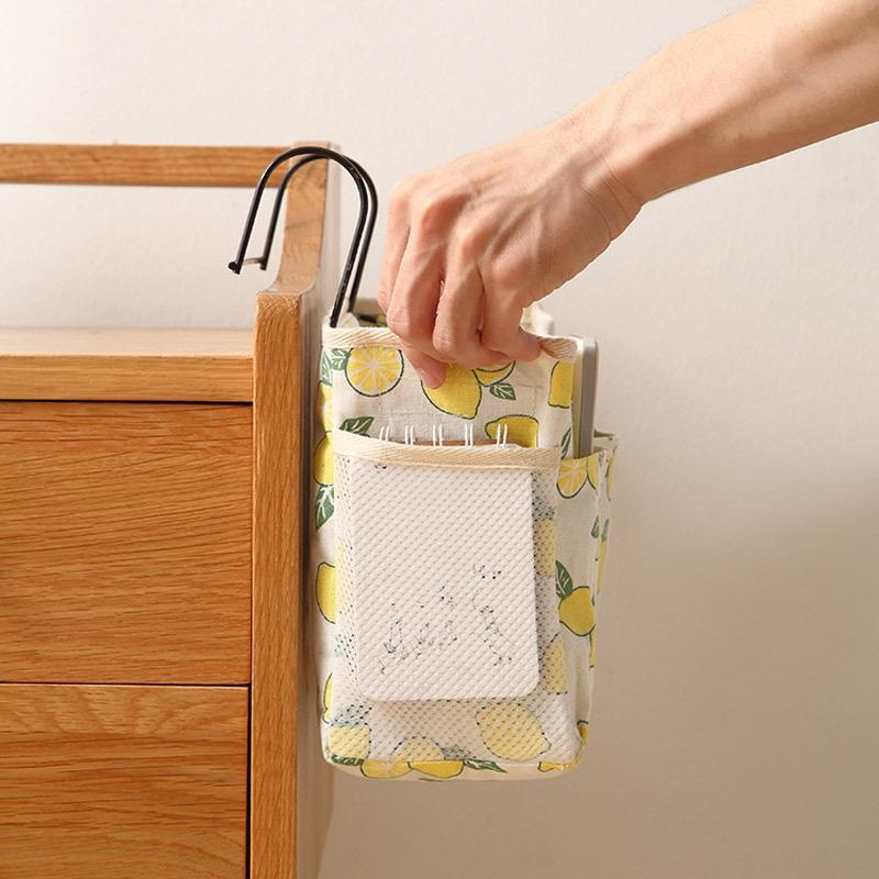 リモコンや本を収納できる多機能袋