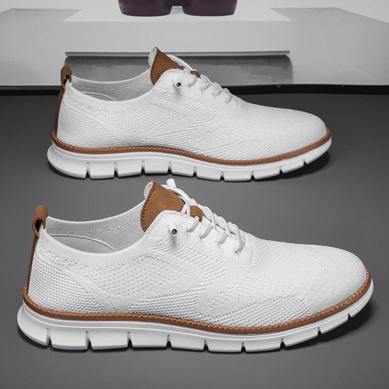 軽量で通気性のあるニットローファー