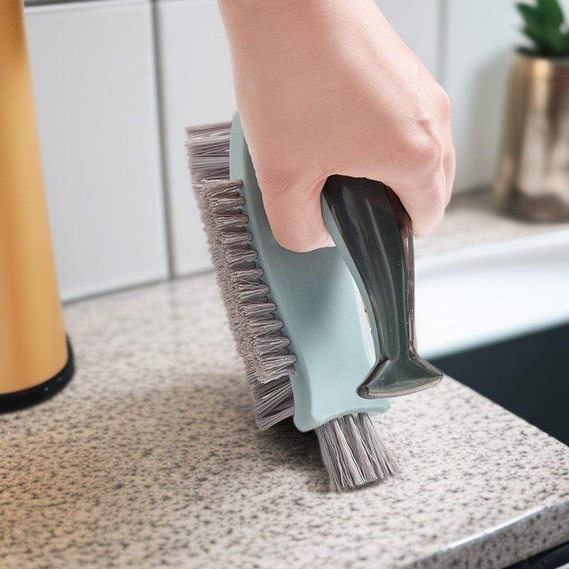Gap cleaning brush with cleaning solution
