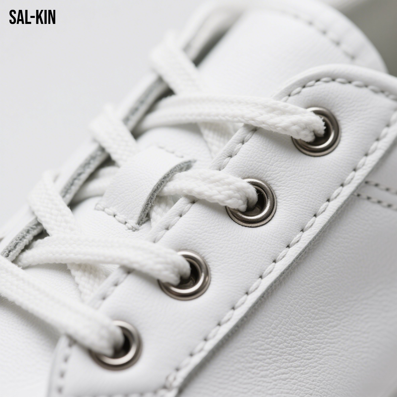 세련된 흰색 스니커즈