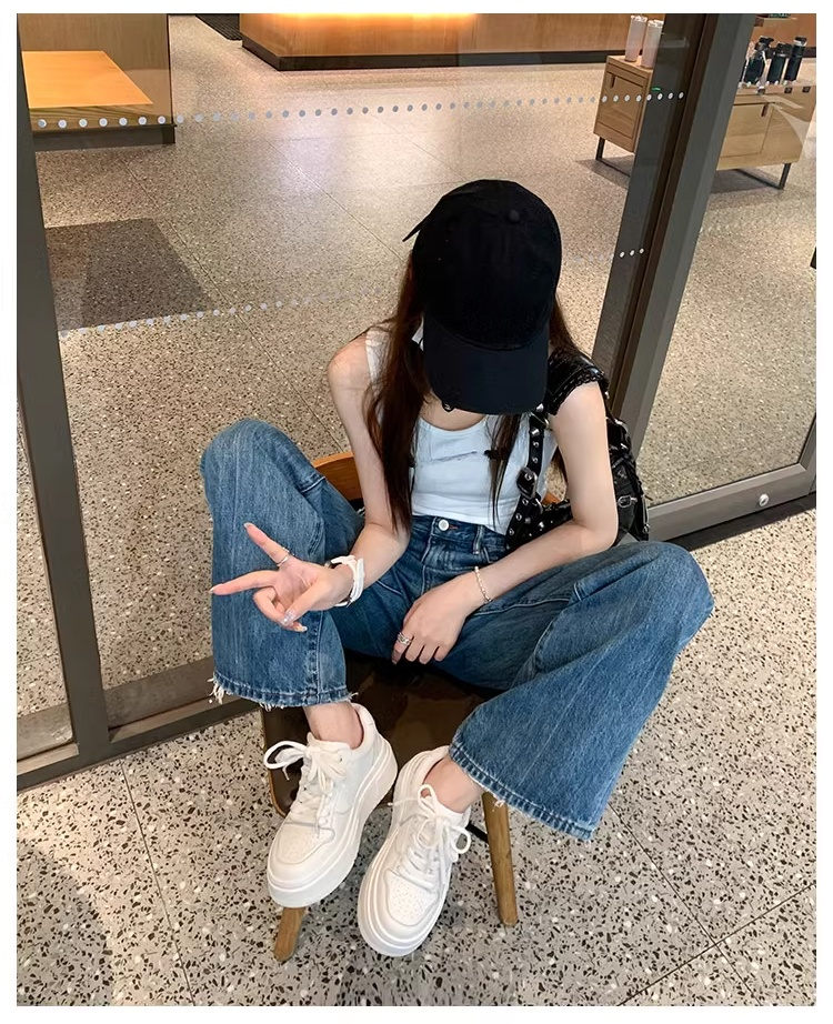 厚底で身長アップ効果のあるスニーカー